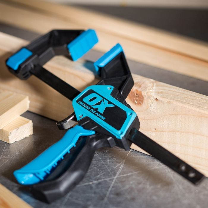 Heavy duty outlet bar clamps