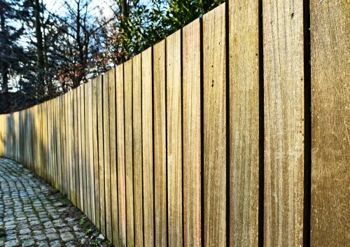 A step-by-step guide to installing a fence panel